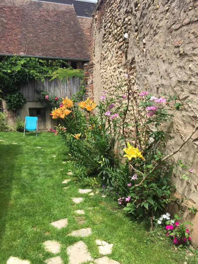 L Annonce N Est Pas D Actualite Ne Pas Prendre De Reservation Villa Saint-Fargeau  Exteriör bild